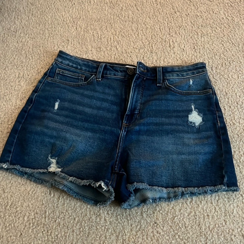 Women dark wash short
